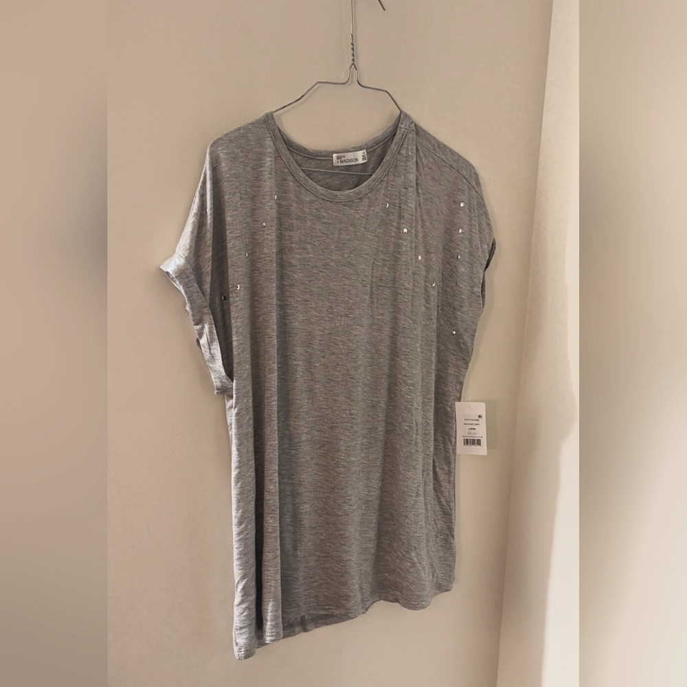 Grey detail silver stud top